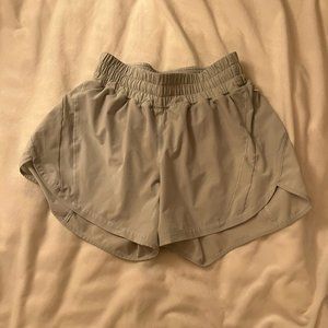 Lululemon Hotty Hot Short Low Rise 4.5 Size 6